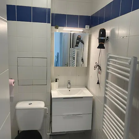 2 Pieces Avec Projecteur A 100m Du Metro *