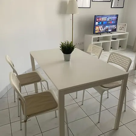 Apartment 2 Pieces Avec Projecteur A 100m Du Metro
